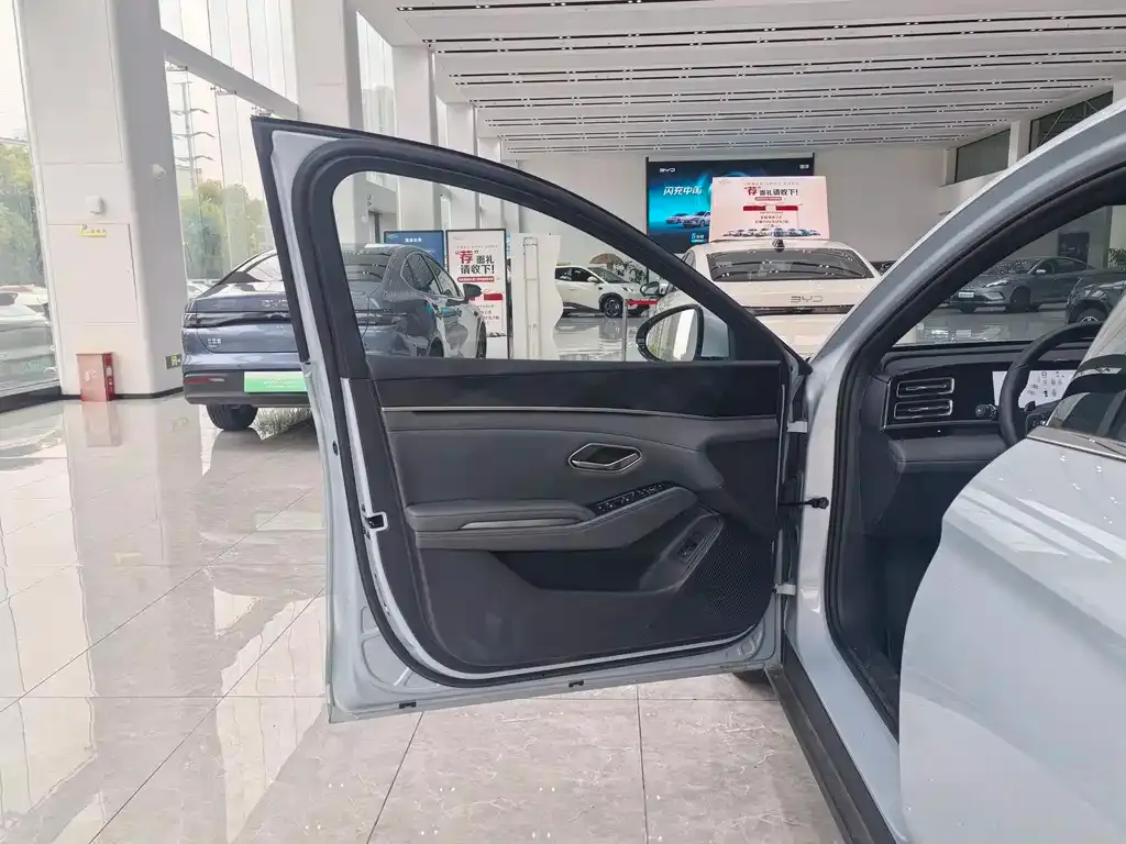 BYD Qin L — фото 10
