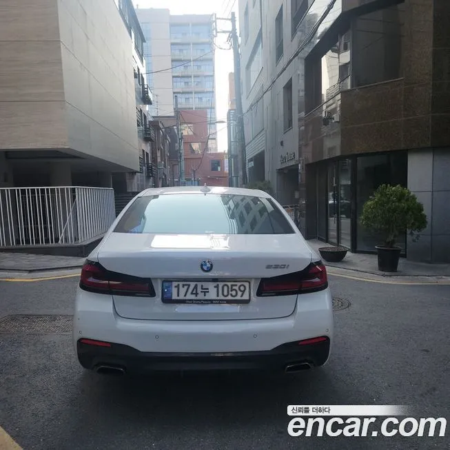 BMW 5-Series 2022 из KR, фото 9