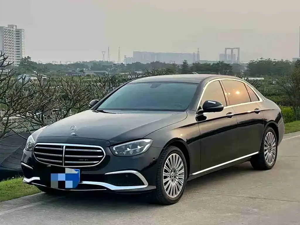 Mercedes-Benz E-Class — фото 1