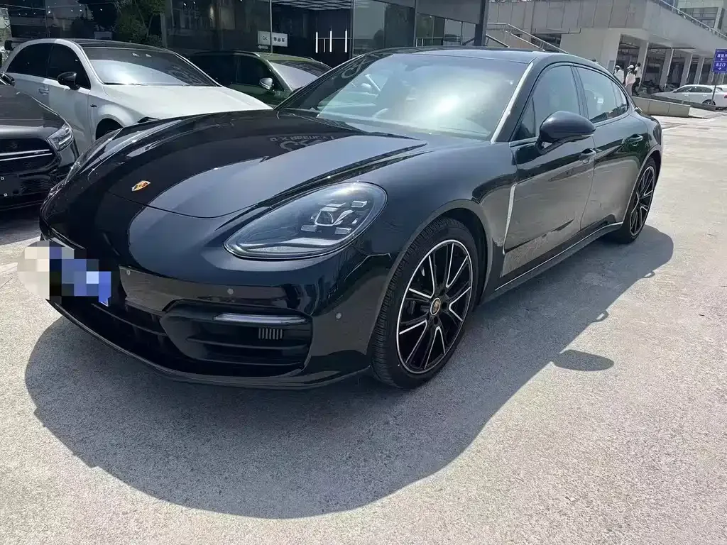 Porsche Panamera — фото 1