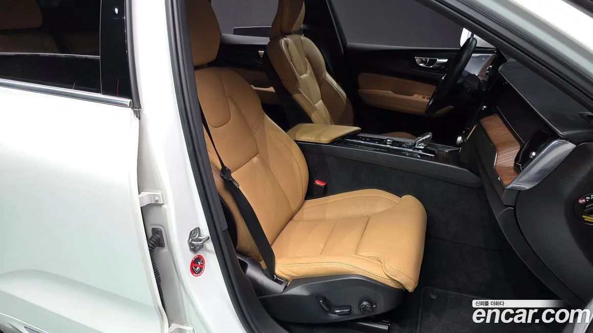 Volvo XC60 2022 из KR, фото 10