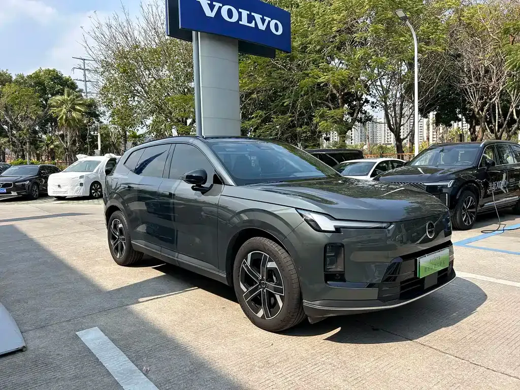 Volvo XC70 Plug-in Hybrid — фото 10
