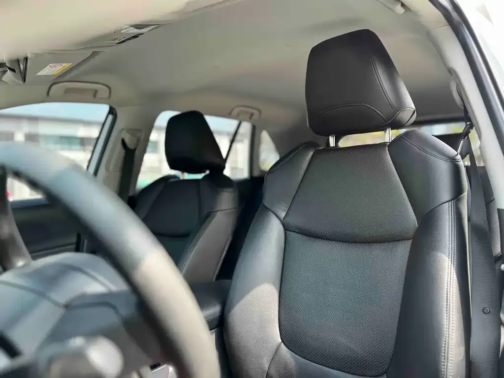 Toyota RAV4 2023 из CN, фото 4