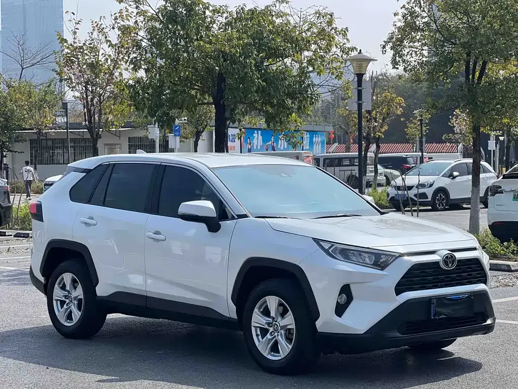 Toyota RAV4 2023 из CN, фото 9