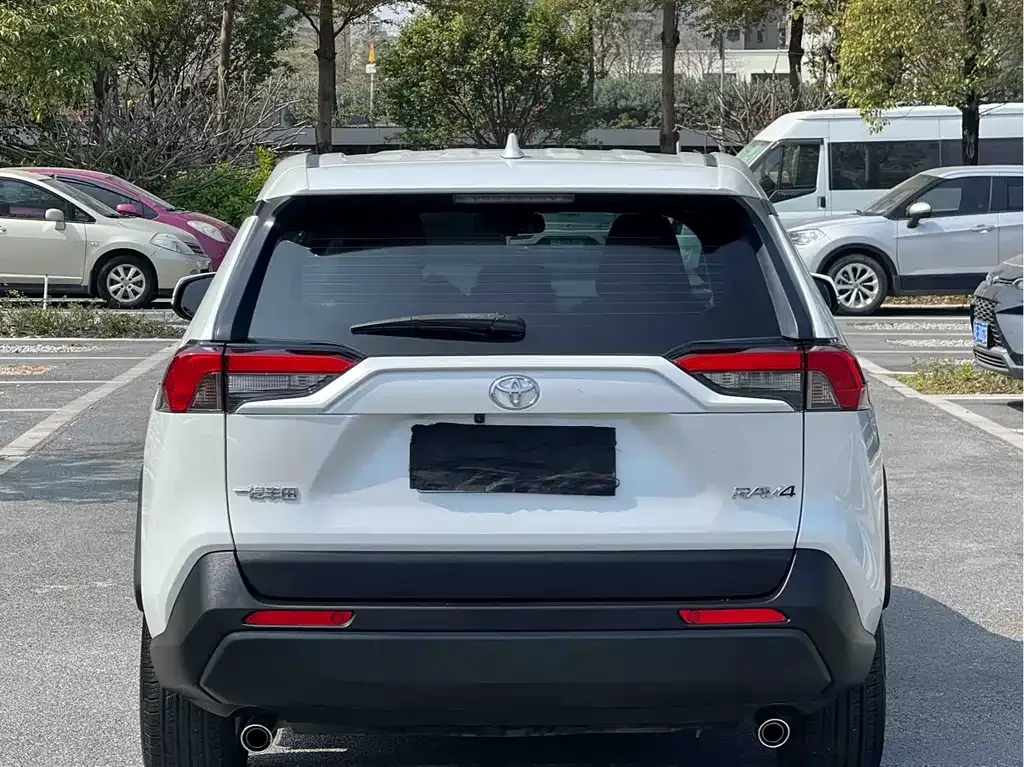 Toyota RAV4 2023 из CN, фото 8