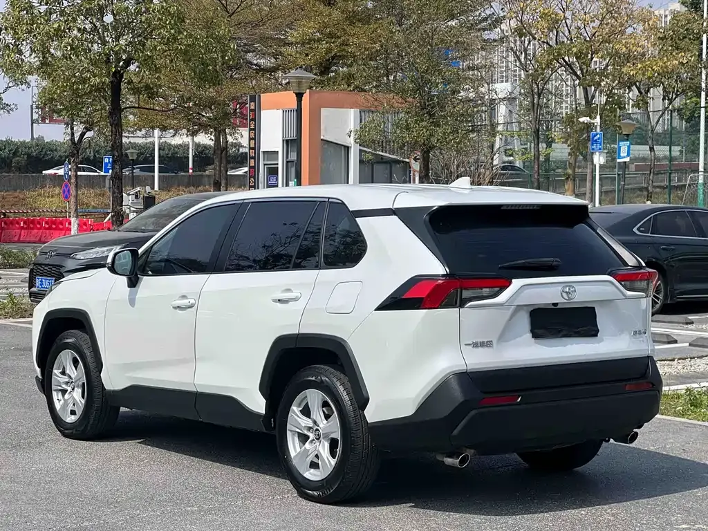 Toyota RAV4 2023 из CN, фото 7