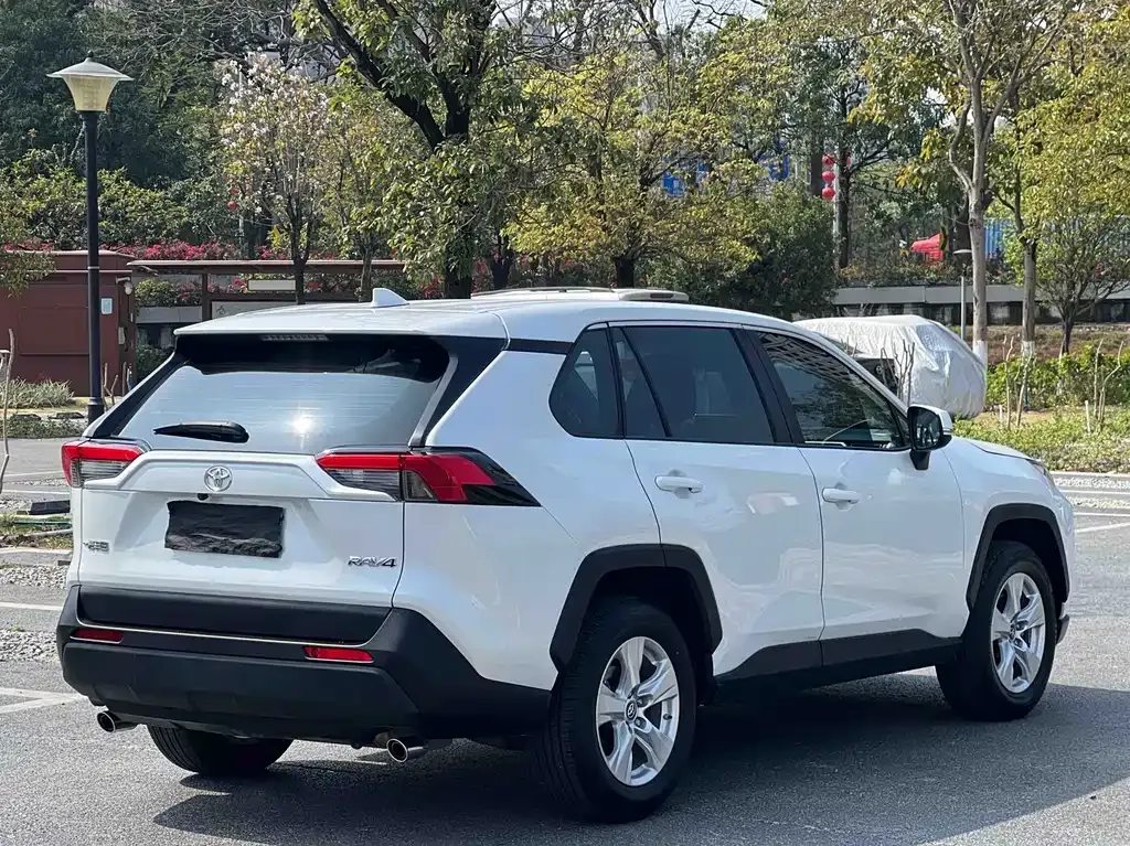 Toyota RAV4 2023 из CN, фото 10