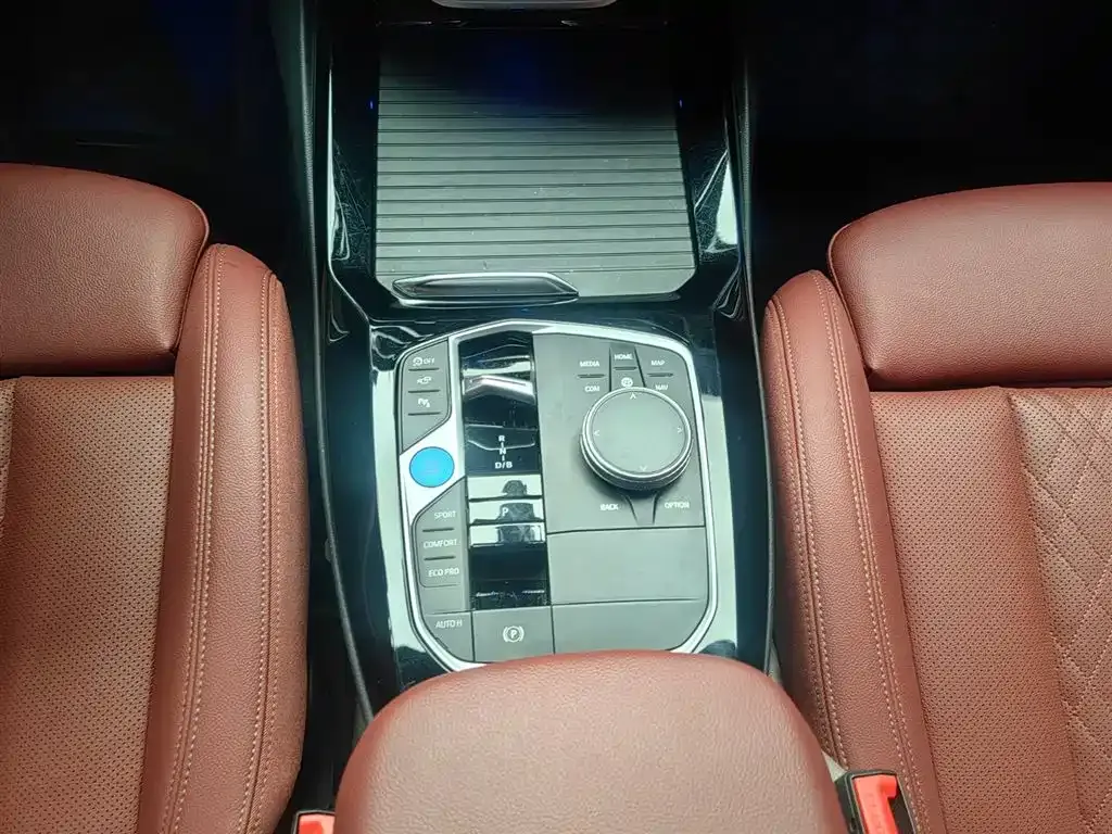 BMW iX3 2024 из CN, фото 8