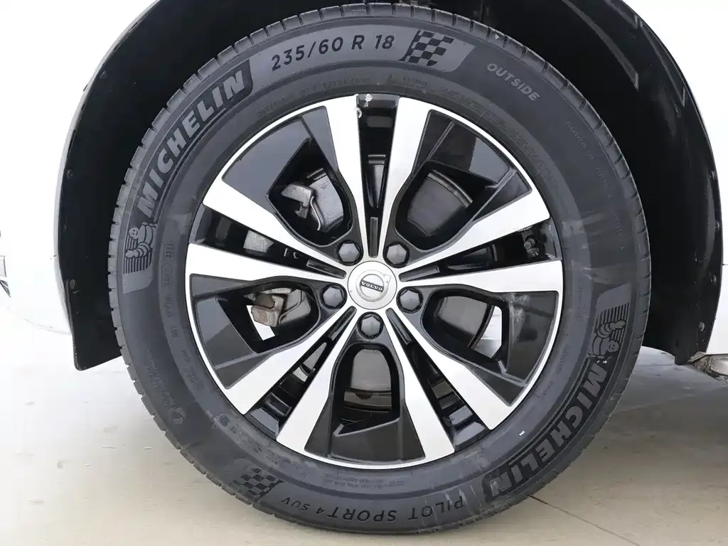 Volvo XC60 2023 из CN, фото 4