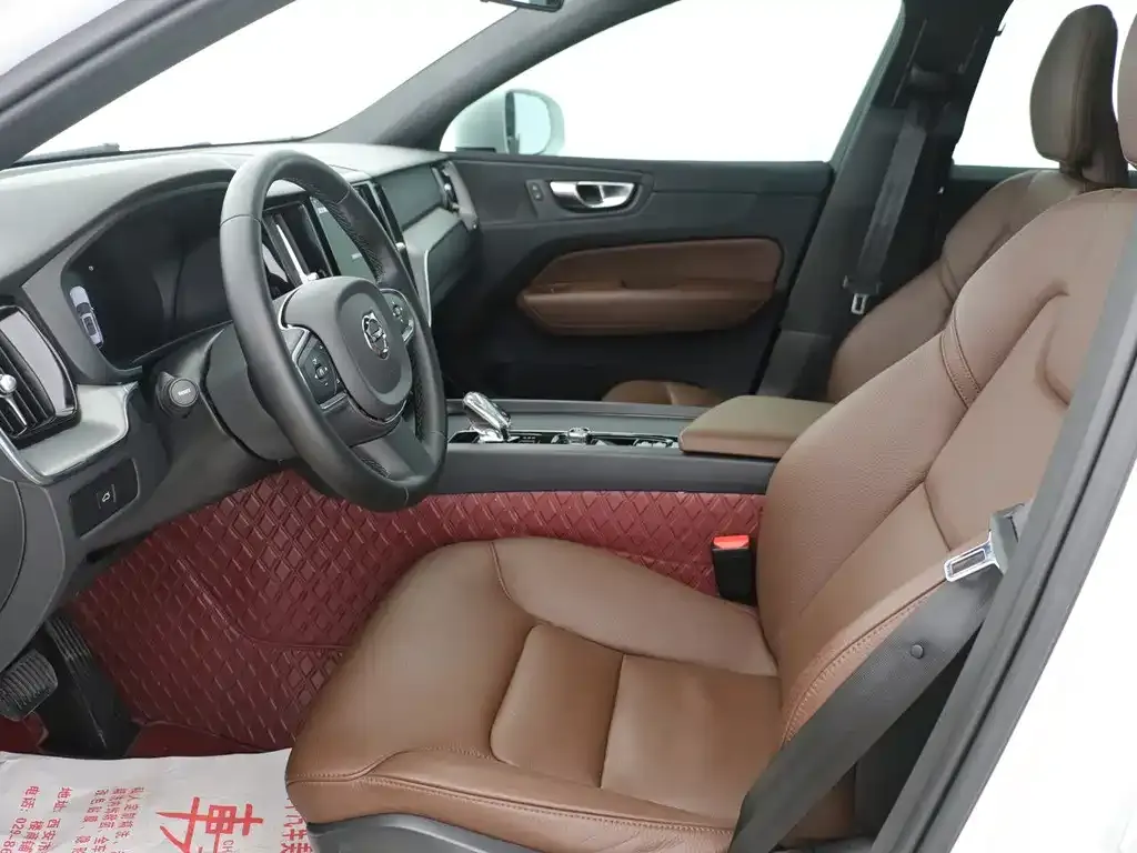 Volvo XC60 2023 из CN, фото 3