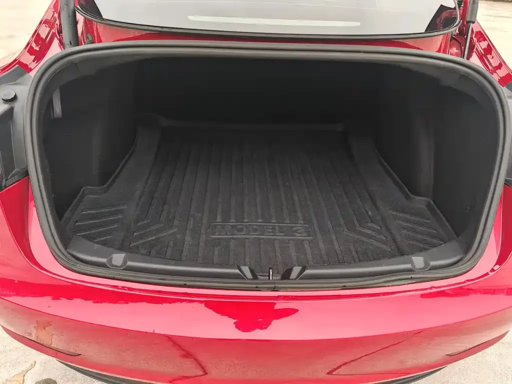 Tesla Model 3 — фото 8