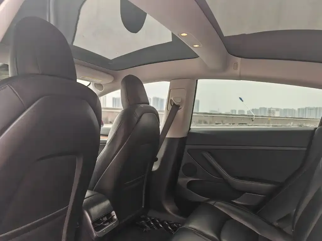 Tesla Model 3 — фото 4