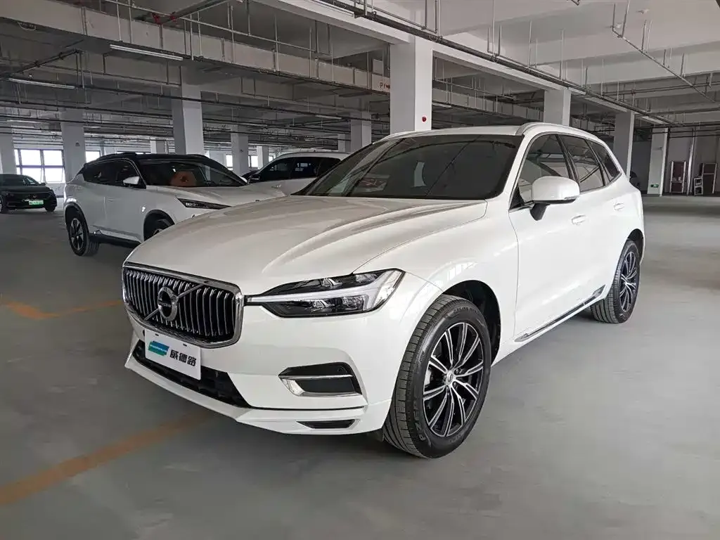 Volvo XC60 — фото 1