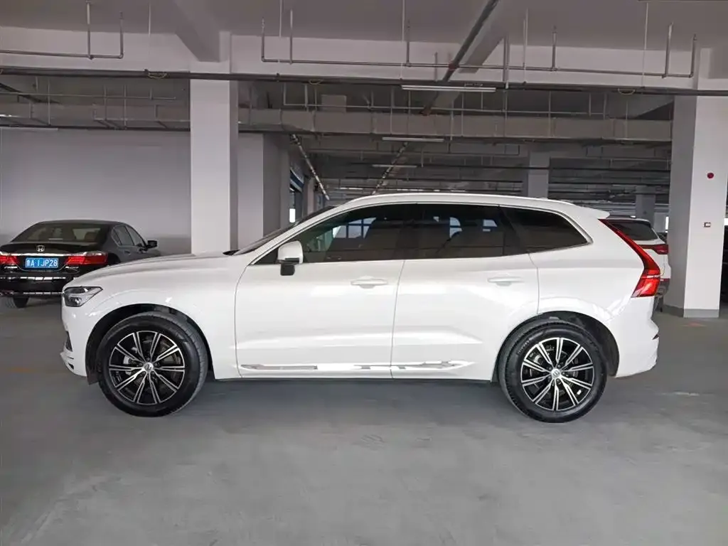 Volvo XC60 — фото 10