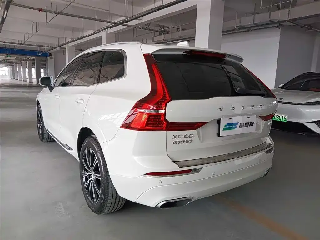 Volvo XC60 — фото 9