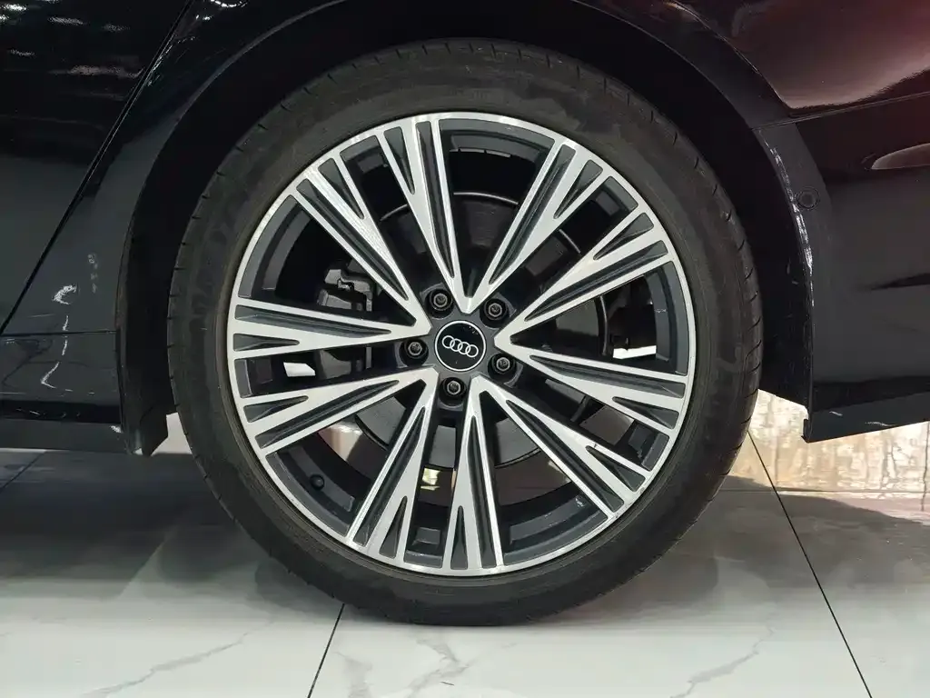 Audi A6L 2025 из CN, фото 4