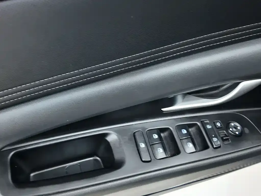 Hyundai Elantra — фото 10