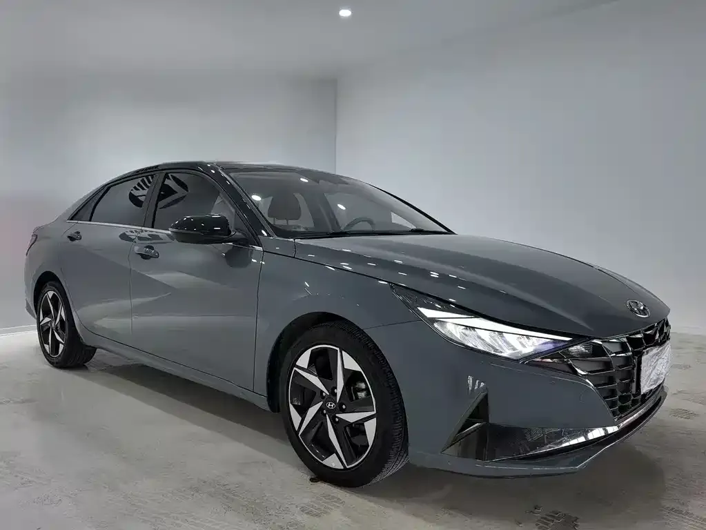 Hyundai Elantra — фото 3