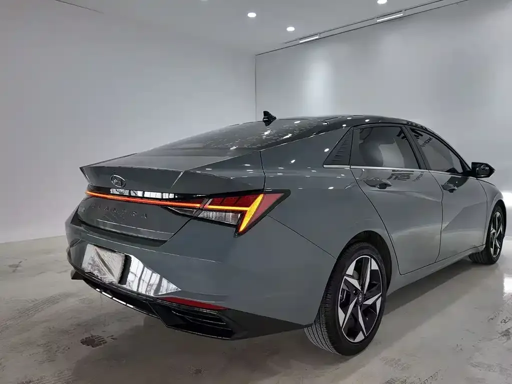 Hyundai Elantra — фото 4