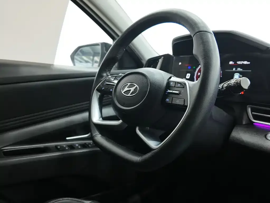 Hyundai Elantra — фото 6