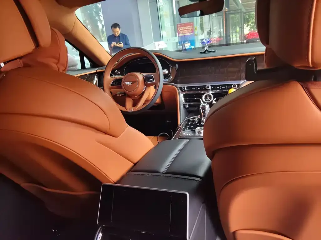 Bentley Flying Spur 2024 из CN, фото 4