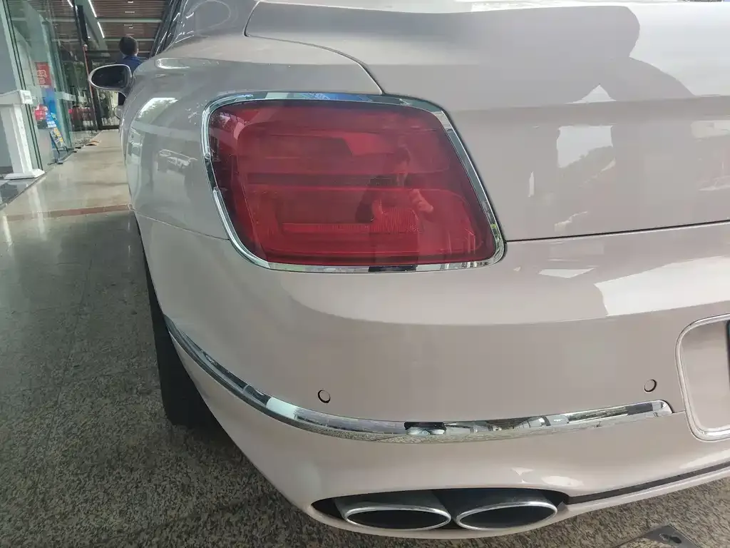 Bentley Flying Spur 2024 из CN, фото 9