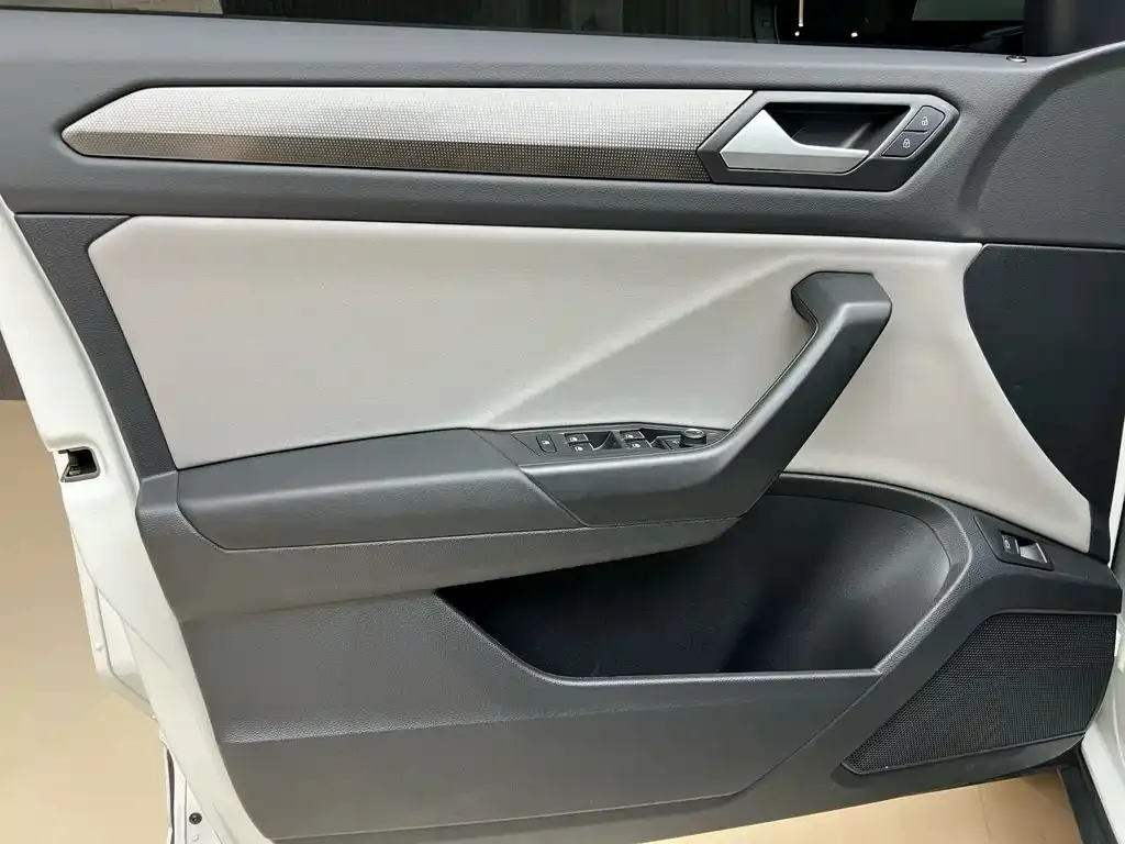 Volkswagen T-Roc 2023 из CN, фото 3
