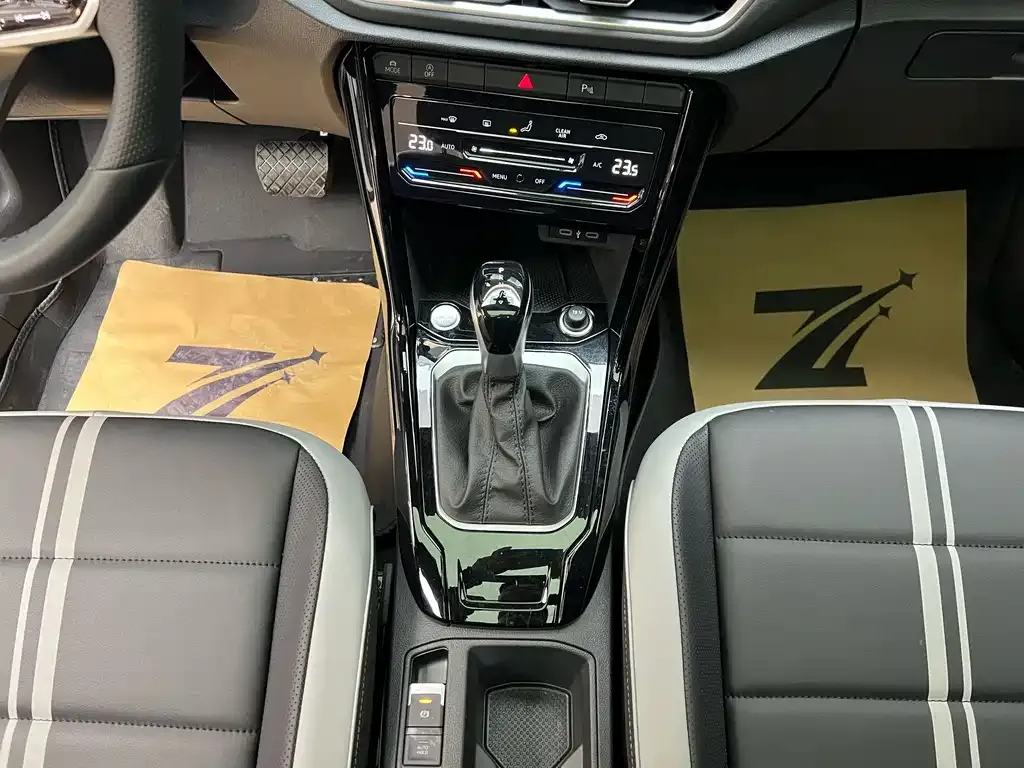 Volkswagen T-Roc 2023 из CN, фото 8