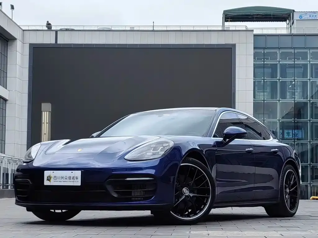 Porsche Panamera — фото 1