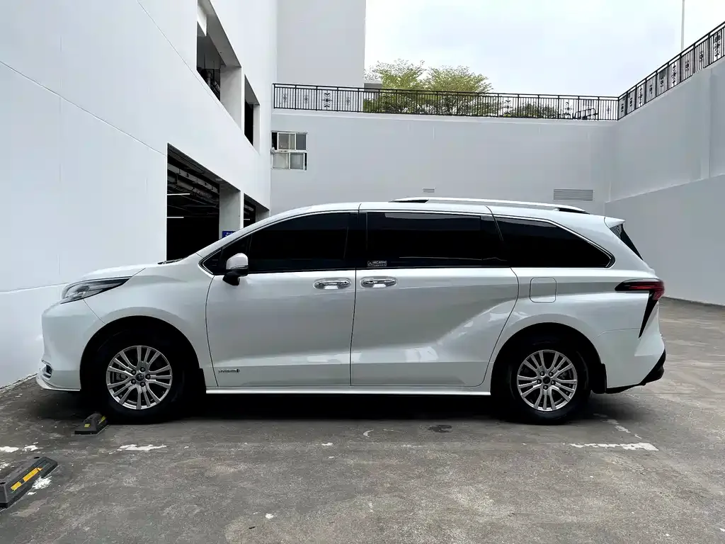 Toyota Sienna 2022 из CN, фото 9