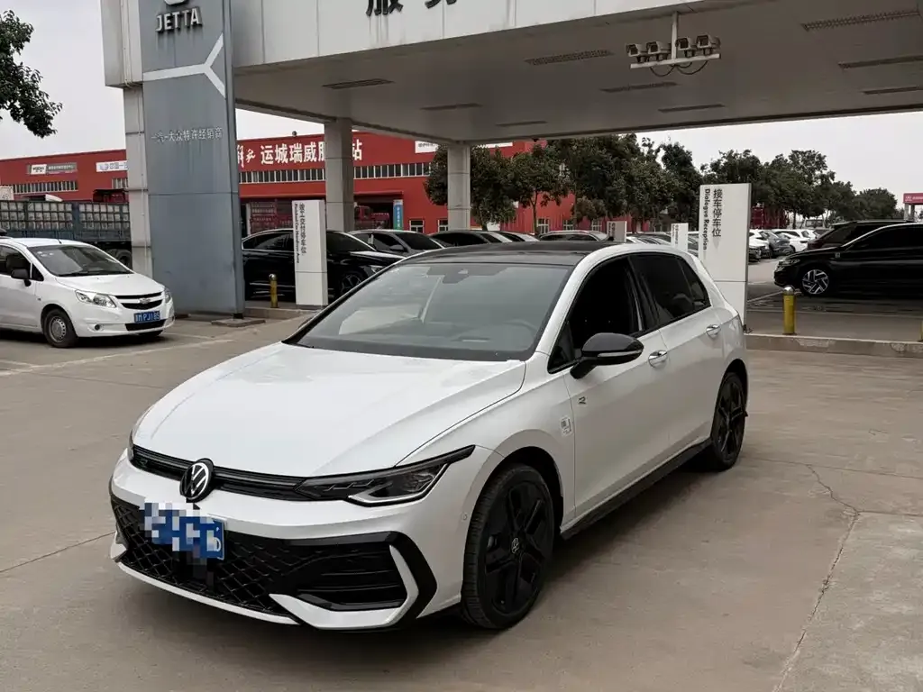 Volkswagen Golf 2024 из CN, фото 1