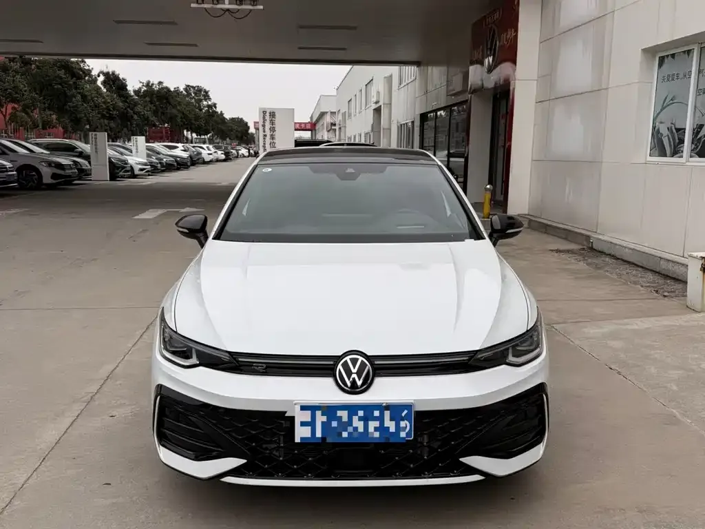 Volkswagen Golf 2024 из CN, фото 3