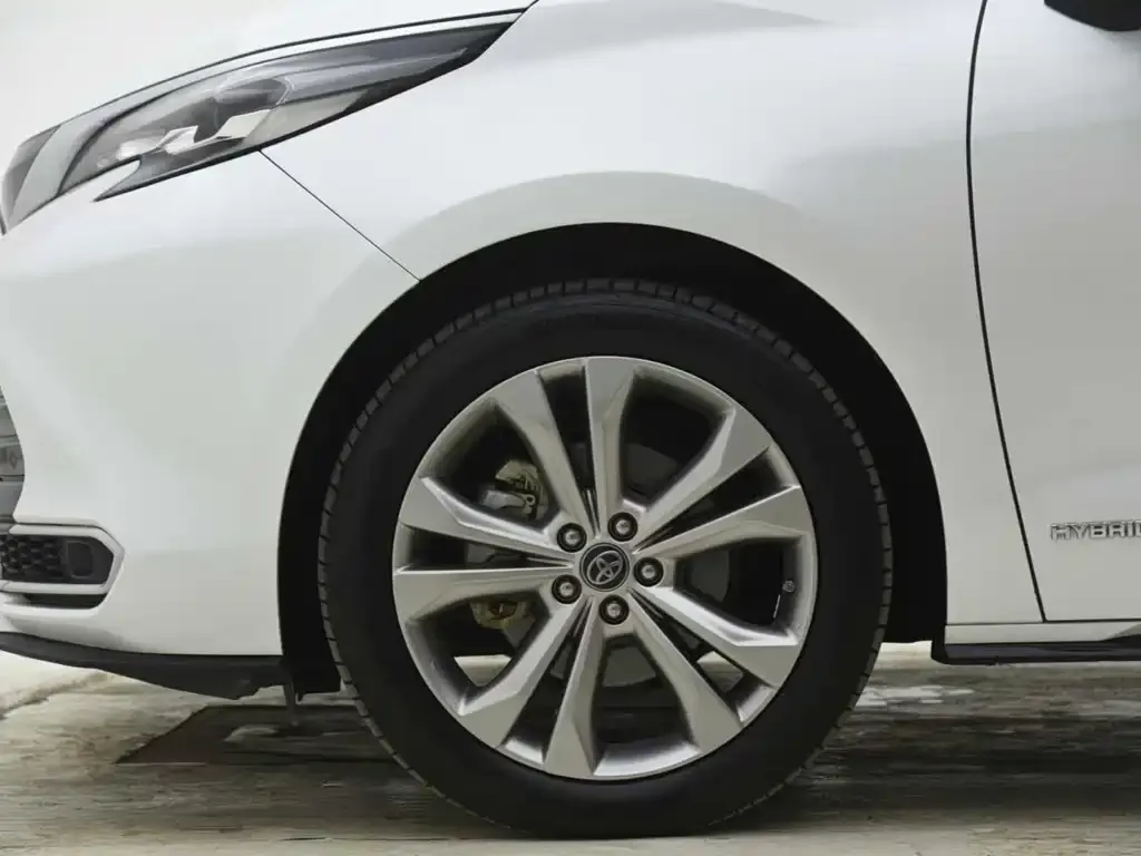 Toyota Sienna — фото 5
