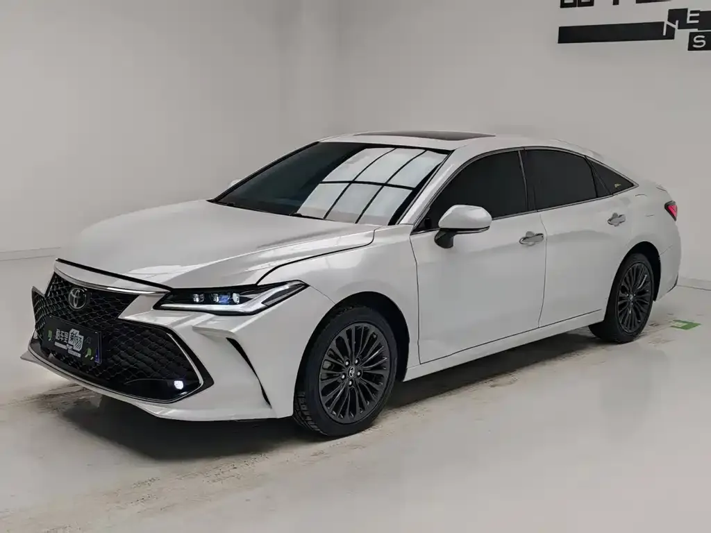 Toyota Avalon — фото 1