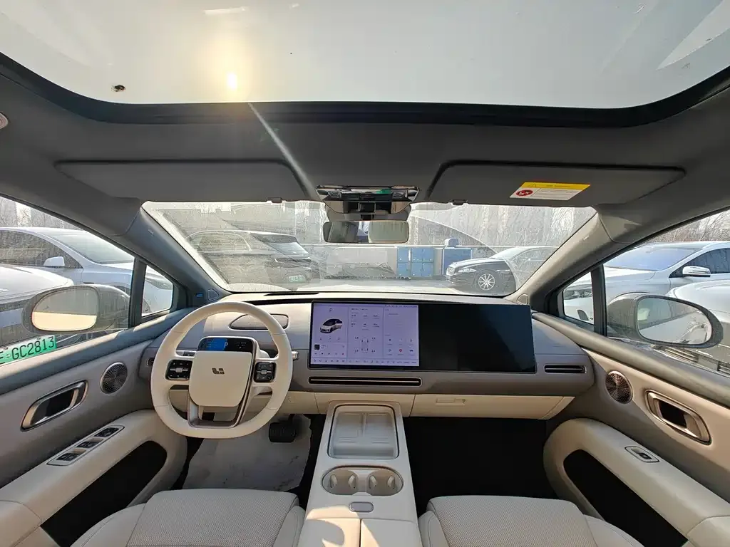 Li Auto i6 — фото 10