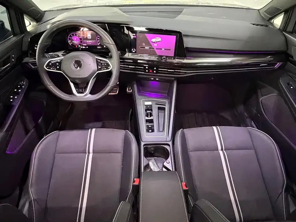 Volkswagen Golf 2023 из CN, фото 8
