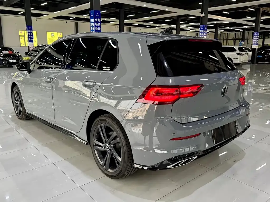 Volkswagen Golf 2023 из CN, фото 10