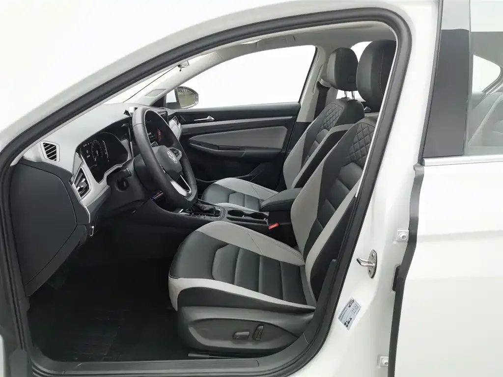 Volkswagen Bora 2024 из CN, фото 7