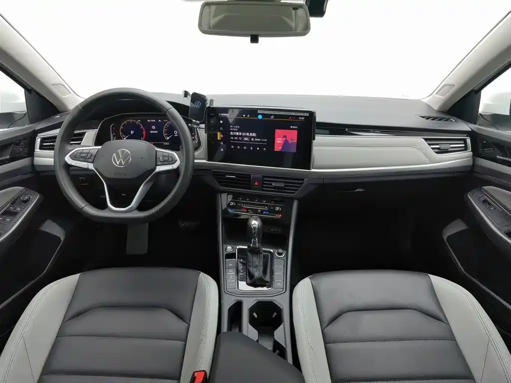 Volkswagen Bora 2024 из CN, фото 8