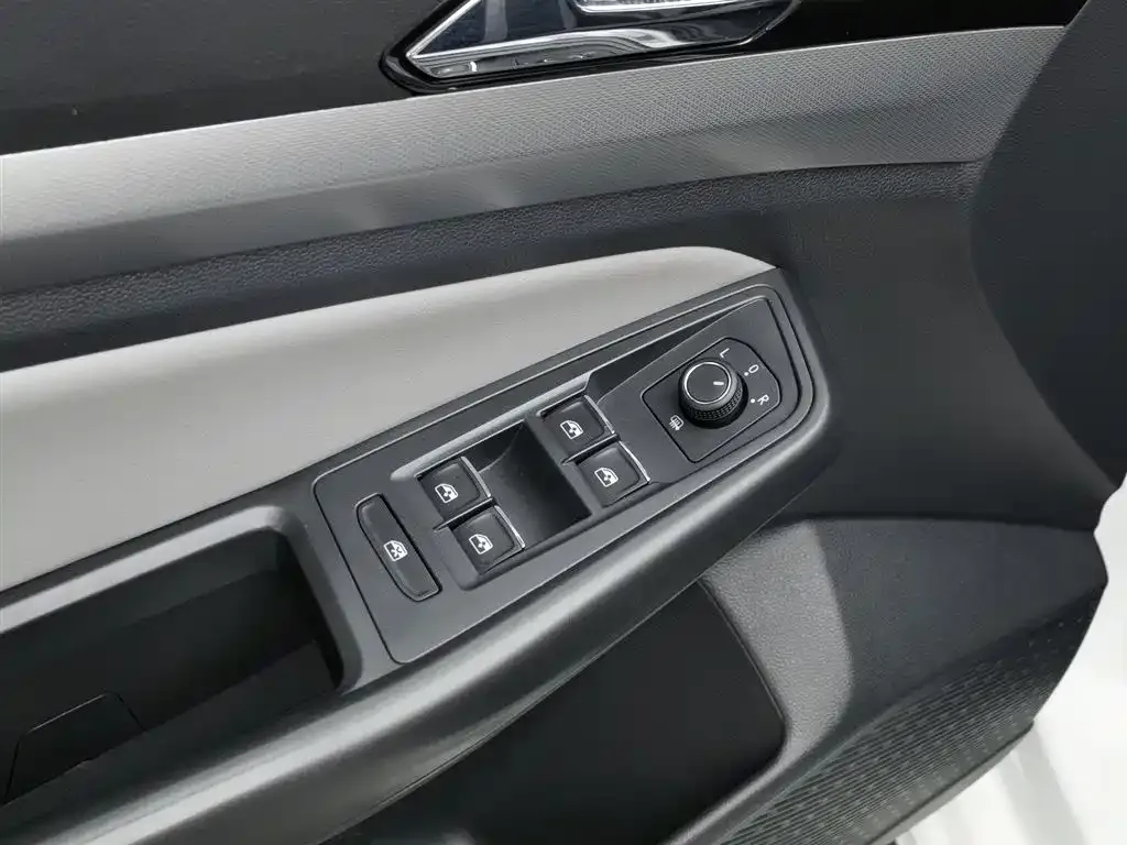 Volkswagen Bora 2024 из CN, фото 10