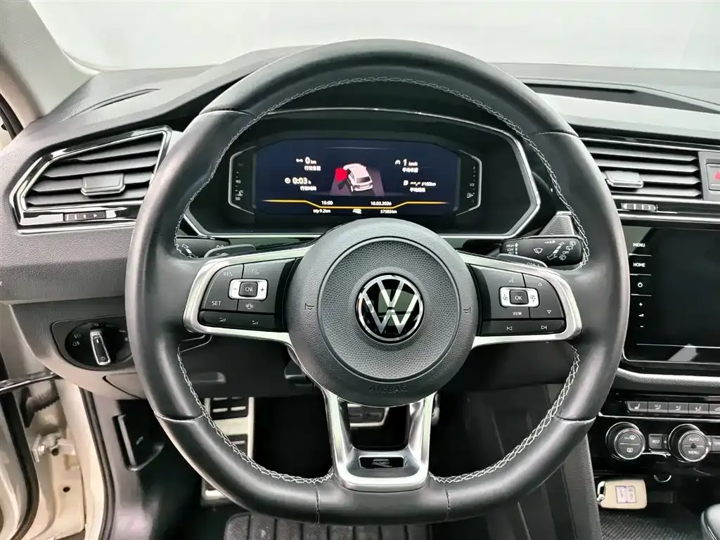 Volkswagen Tiguan L — фото 7