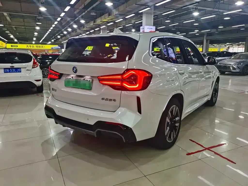 BMW iX3 2024 из CN, фото 2
