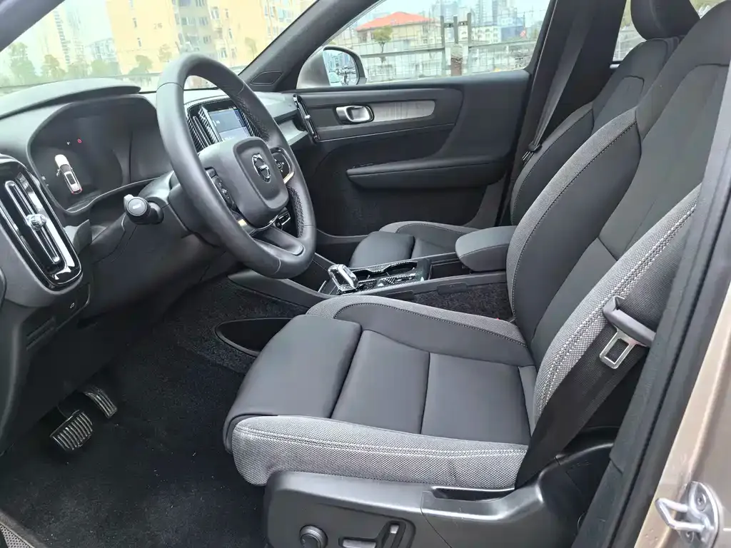 Volvo XC40 2024 из CN, фото 5