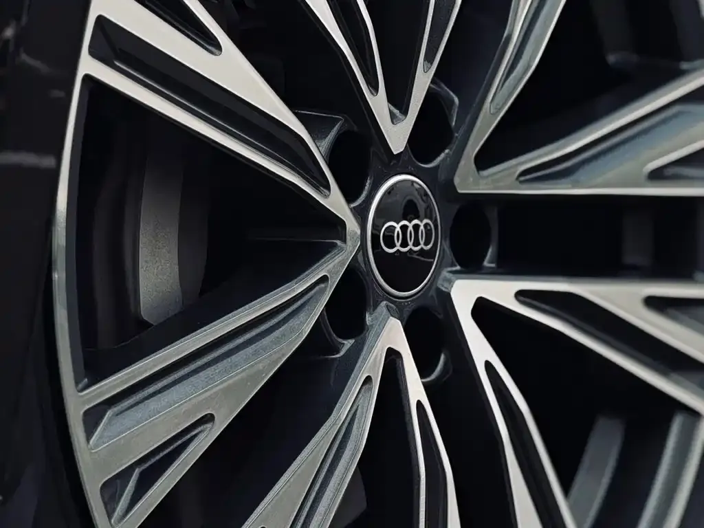 Audi A6L — фото 8