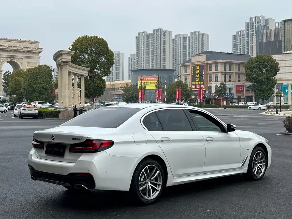 BMW 5 Series — фото 9
