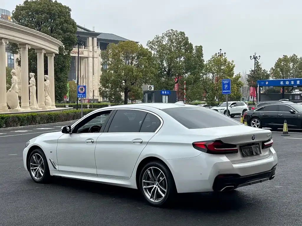 BMW 5 Series — фото 2