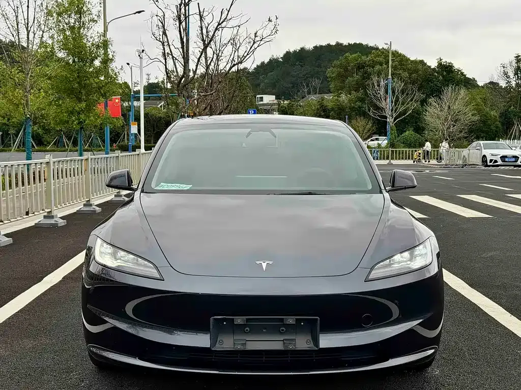 Tesla Model 3 — фото 10