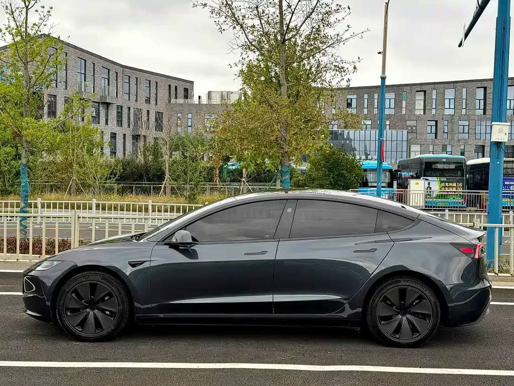 Tesla Model 3 — фото 9