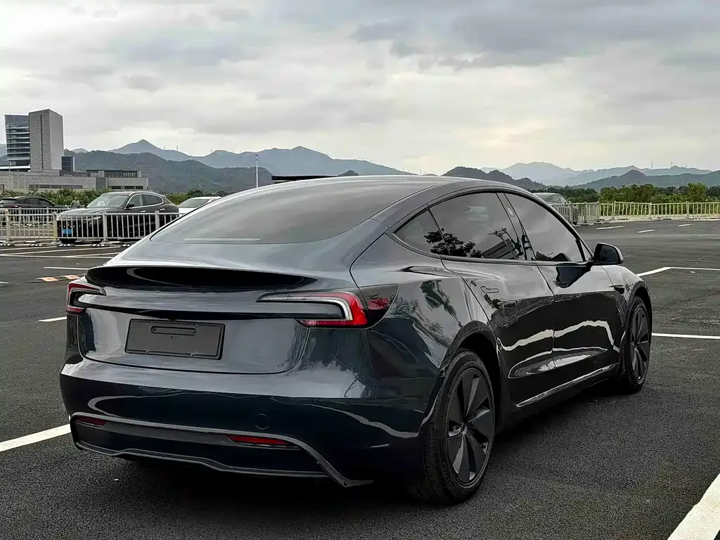 Tesla Model 3 — фото 7