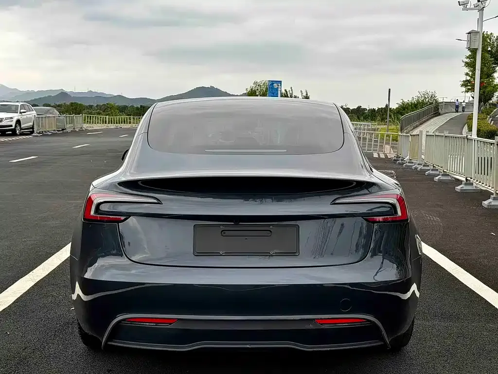 Tesla Model 3 — фото 3